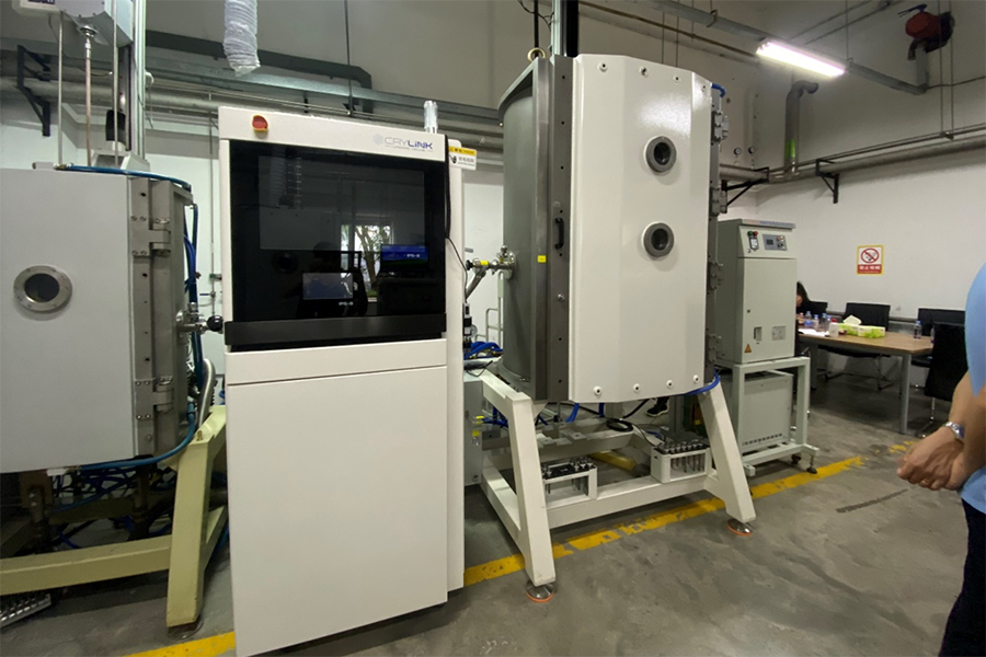 Cận cảnh buồng nuôi cấy tinh thể siêu khổng lồ của hệ thống