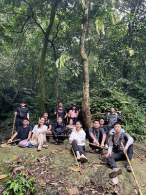 Hình ảnh CBNV Công ty nghỉ ngơi giữa đường