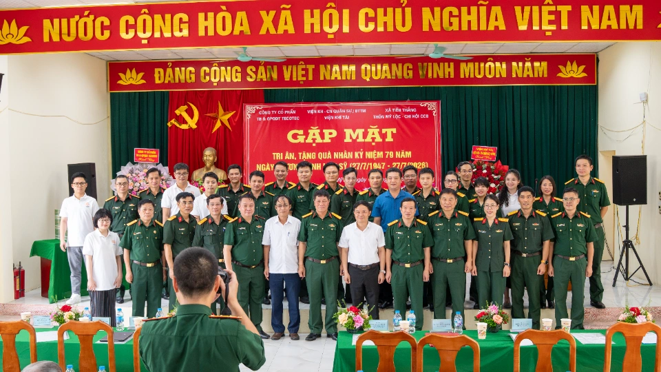 Công ty Cổ phần Thiết bị và Giải pháp Quang điện tử Tecotec cùng Viện Khí tài tri ân cựu chiến binh, gia đình liệt sĩ thôn Mỹ Lộc nhân 79 năm Ngày Thương binh Liệt sĩ 35 DSC00050