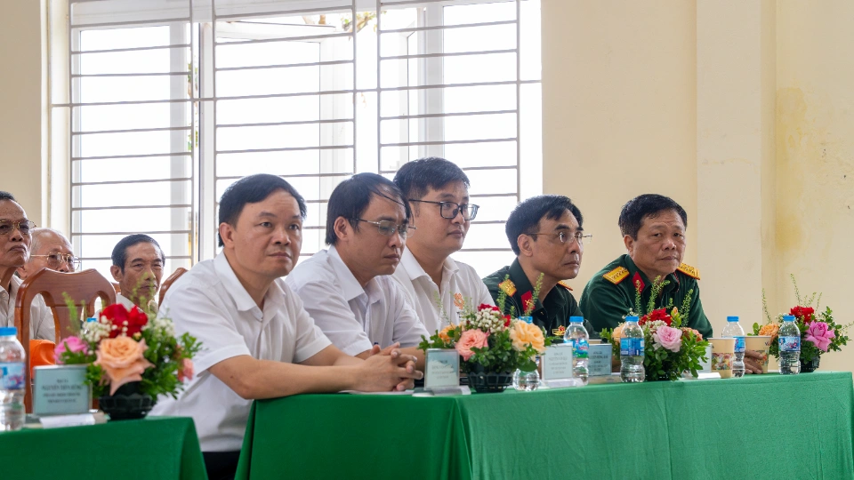 Công ty Cổ phần Thiết bị và Giải pháp Quang điện tử Tecotec cùng Viện Khí tài tri ân cựu chiến binh, gia đình liệt sĩ thôn Mỹ Lộc nhân 79 năm Ngày Thương binh Liệt sĩ 20 Thành phần khách mời tham dự tại lễ tri ân