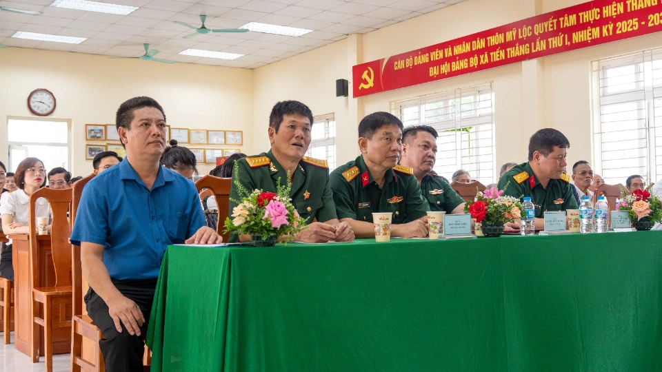Công ty Cổ phần Thiết bị và Giải pháp Quang điện tử Tecotec cùng Viện Khí tài tri ân cựu chiến binh, gia đình liệt sĩ thôn Mỹ Lộc nhân 79 năm Ngày Thương binh Liệt sĩ 19 Thành phần khách mời tham dự tại lễ tri ân
