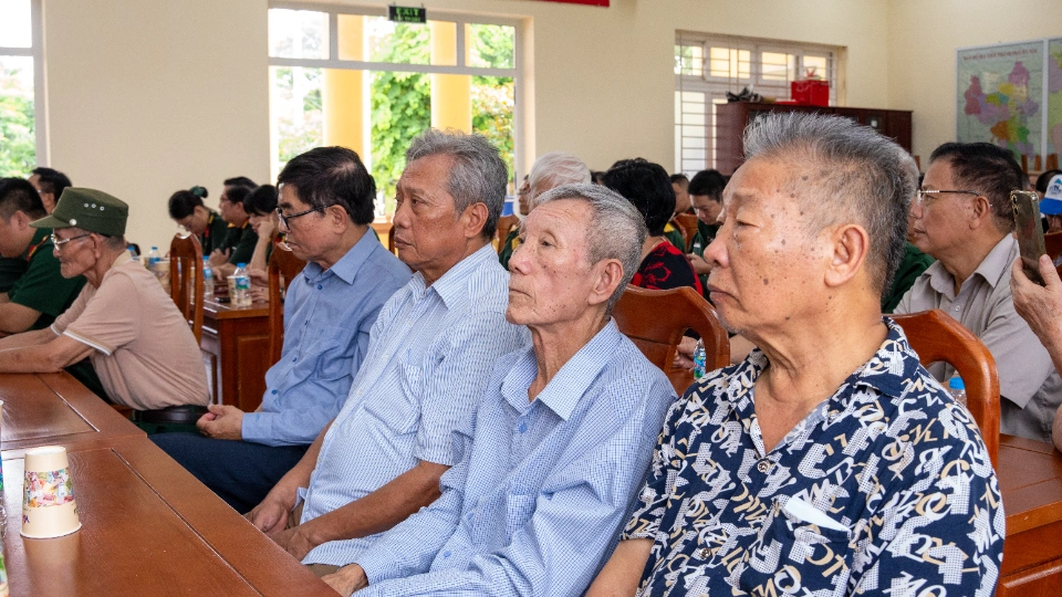 Công ty Cổ phần Thiết bị và Giải pháp Quang điện tử Tecotec cùng Viện Khí tài tri ân cựu chiến binh, gia đình liệt sĩ thôn Mỹ Lộc nhân 79 năm Ngày Thương binh Liệt sĩ 32 DSC09633