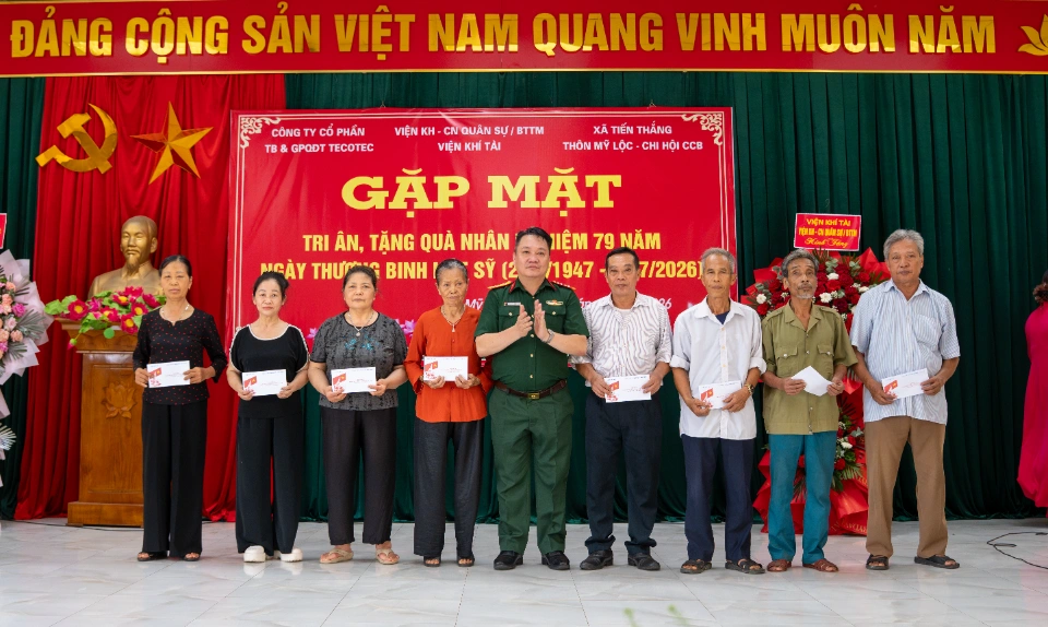 Công ty Cổ phần Thiết bị và Giải pháp Quang điện tử Tecotec cùng Viện Khí tài tri ân cựu chiến binh, gia đình liệt sĩ thôn Mỹ Lộc nhân 79 năm Ngày Thương binh Liệt sĩ 25 Đại tá Nguyễn Xuân Trường Viện Khí tài trao quà tri ân gia đình chính sách thôn Mỹ Lộc